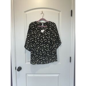 NWT Jouica Black and White Floral Split Sleeve Blouse Size Small